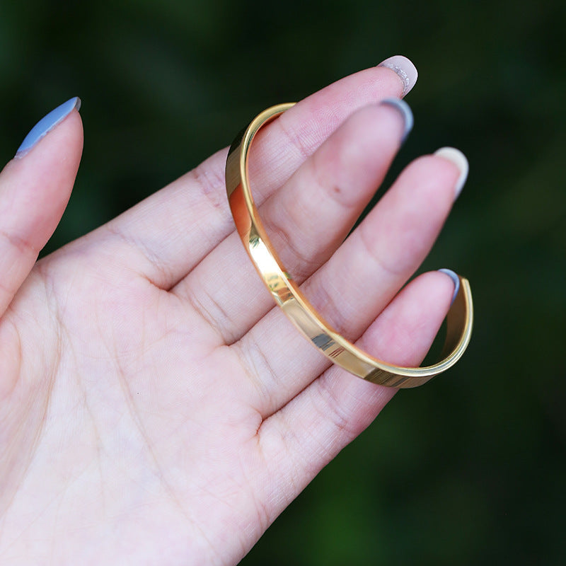 AEOLUS BANGLE